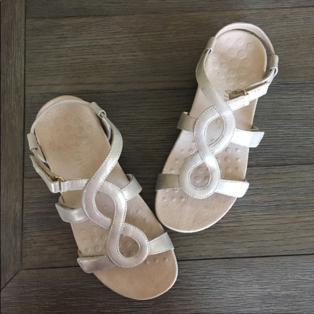 Women’s Vionic Jodie sandals size 8 fit like 8.5